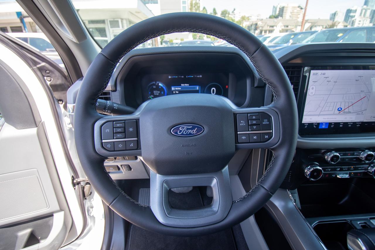 2025 Ford F-150 Lightning XLT 4WD SuperCrew 5.5' Box Photo5
