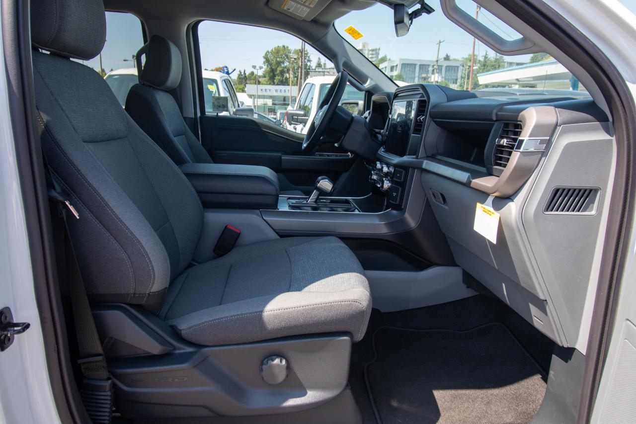 2025 Ford F-150 Lightning XLT 4WD SuperCrew 5.5' Box Photo5