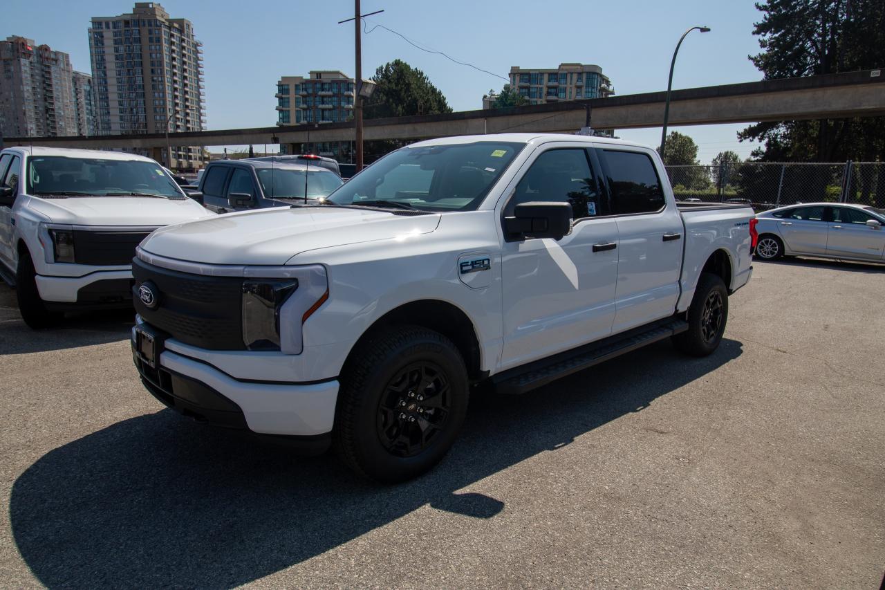 2025 Ford F-150 Lightning XLT 4WD SuperCrew 5.5' Box Photo1