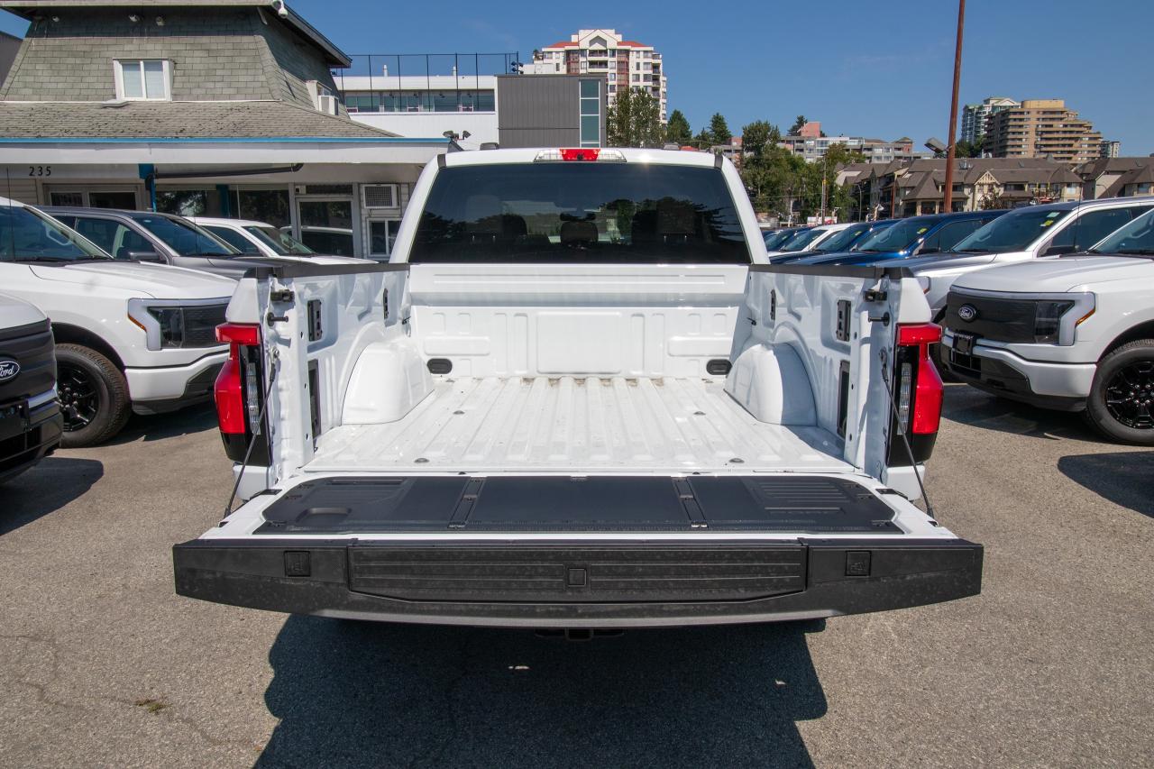 2025 Ford F-150 Lightning XLT 4WD SuperCrew 5.5' Box Photo5