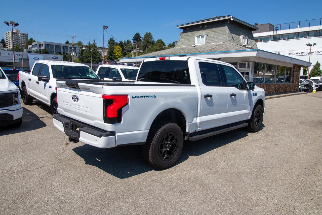 2025 Ford F-150 Lightning XLT 4WD SuperCrew 5.5' Box Photo4