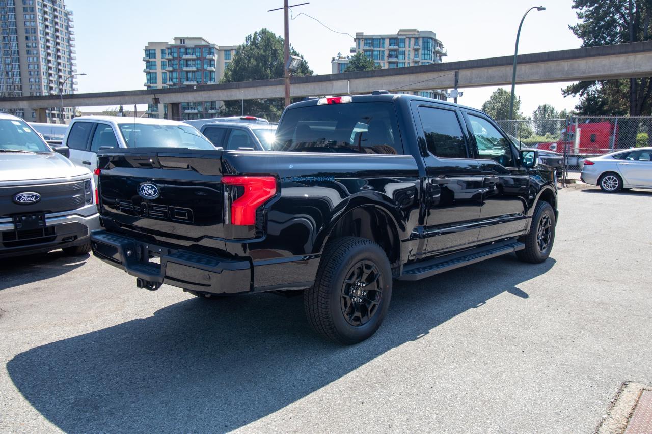 2025 Ford F-150 Lightning XLT 4WD SuperCrew 5.5' Box Photo4
