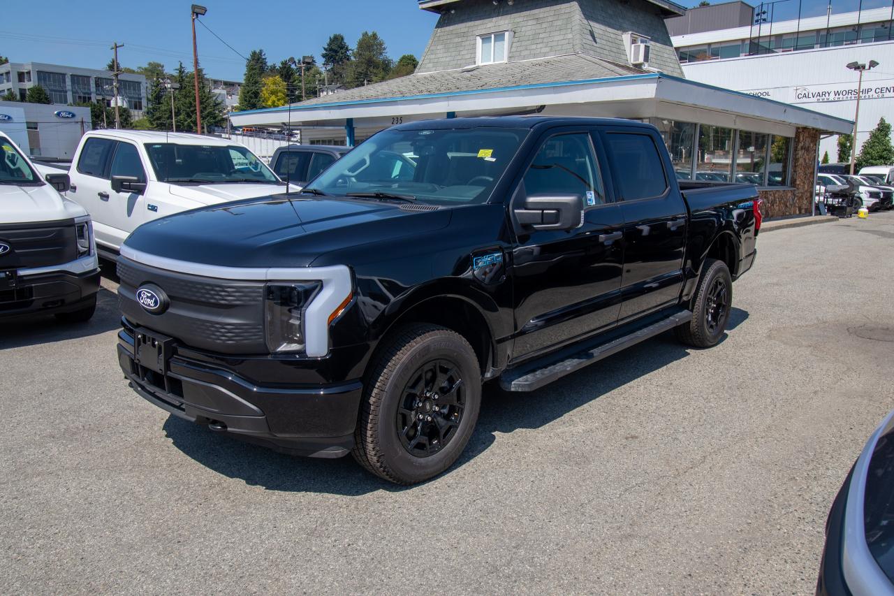 2025 Ford F-150 Lightning XLT 4WD SuperCrew 5.5' Box Photo1