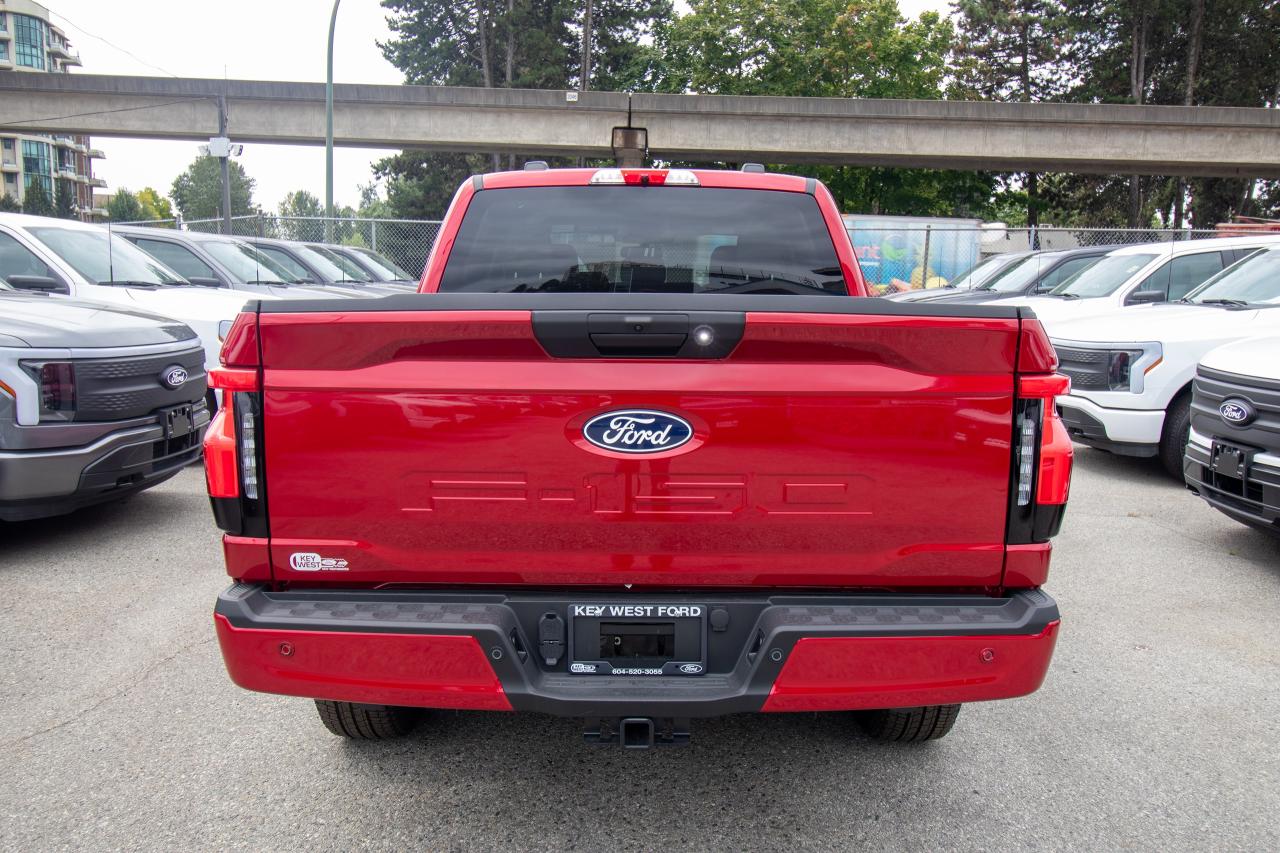2025 Ford F-150 Lightning XLT 4WD SuperCrew 5.5' Box Photo5