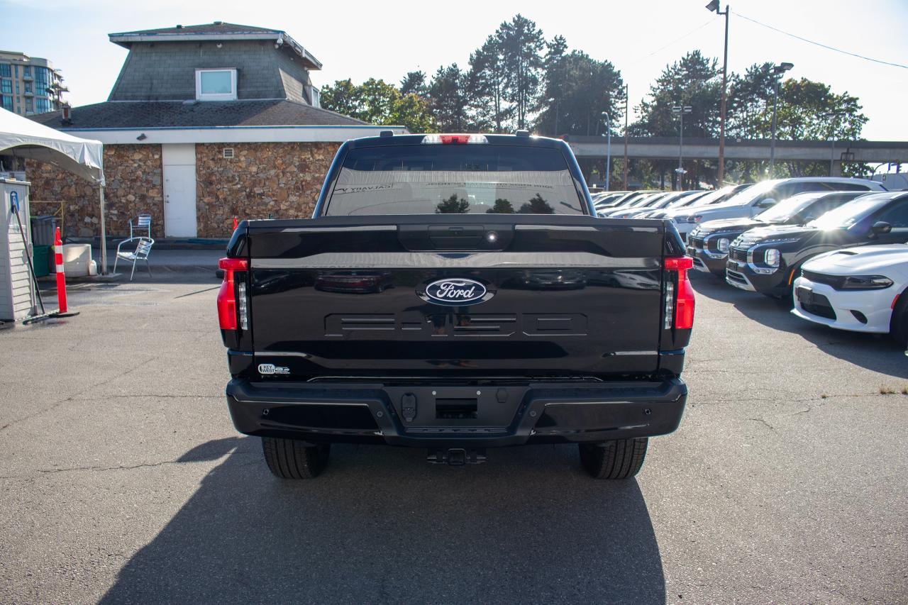 2025 Ford F-150 Lightning XLT 4WD SuperCrew 5.5' Box Standard Range Battery Photo5
