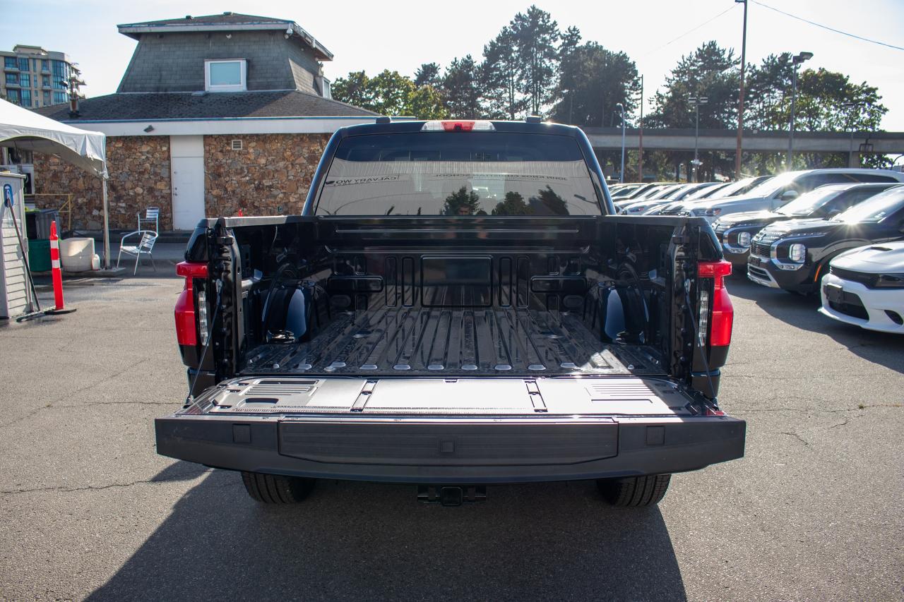 2025 Ford F-150 Lightning XLT 4WD SuperCrew 5.5' Box Standard Range Battery Photo5