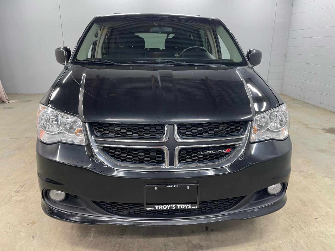 2016 Dodge Grand Caravan Crew Photo2