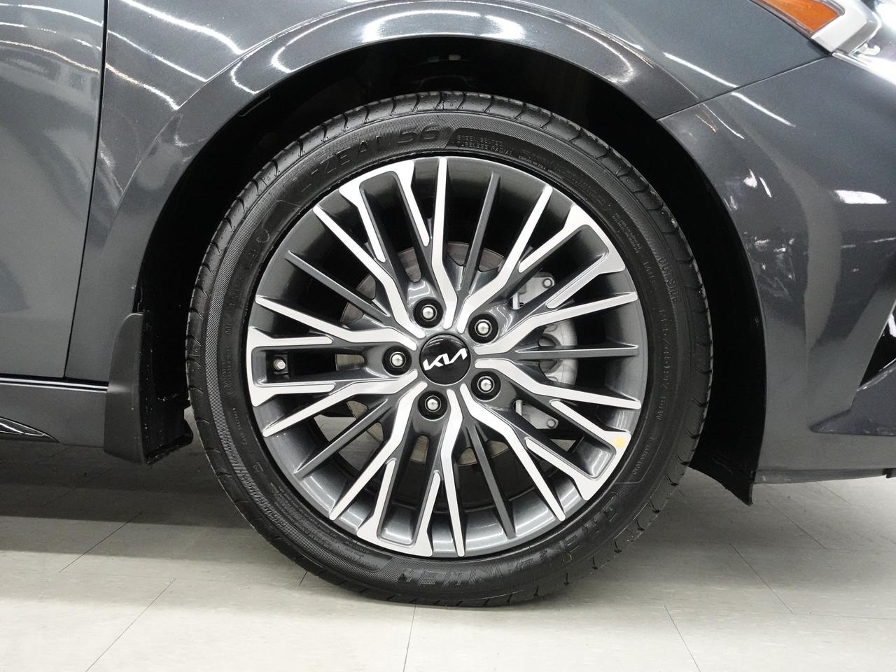 2023 Kia Forte GT-Line | Nav | Leather | Sunroof | BSM | CarPlay Photo