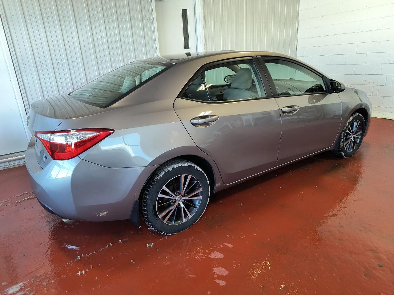 2016 Toyota Corolla LE UPGRADE Photo2