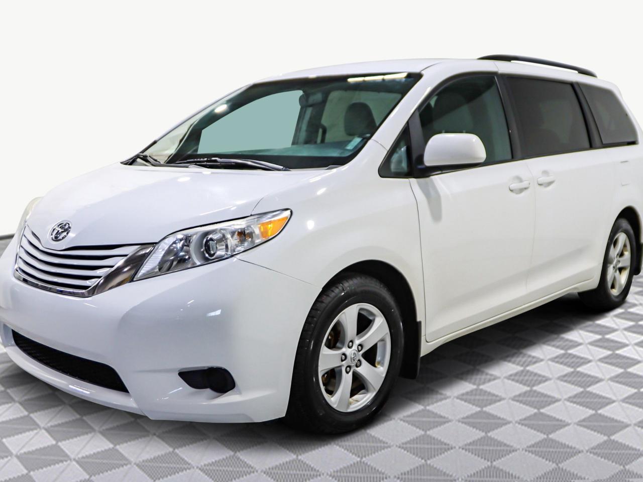 Used 2017 Toyota Sienna LE 8 Passenger 8 Seater | BSM | Backup Camera | Heated Seats | Power Sliding Doors for sale in Waterloo, ON