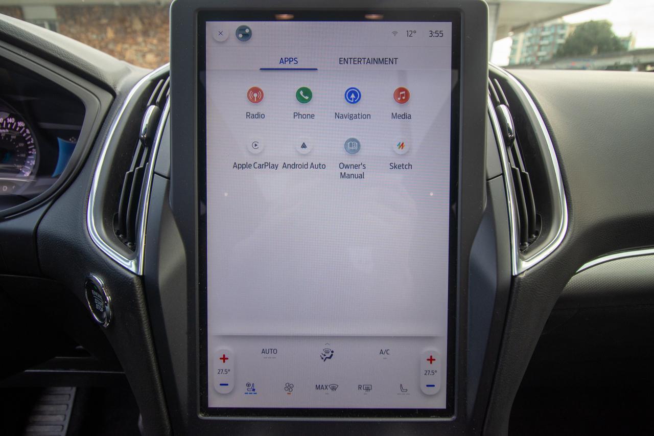 2022 Ford Edge Titanium AWD Photo5