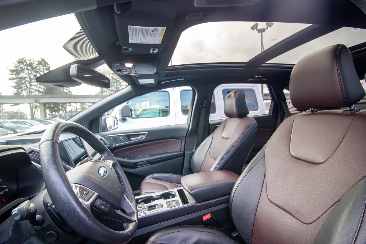 2022 Ford Edge Titanium AWD Photo5