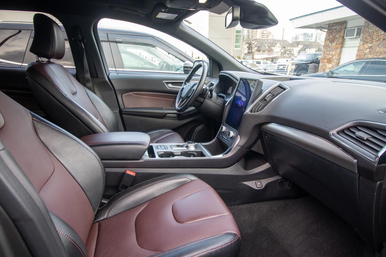 2022 Ford Edge Titanium AWD Photo5