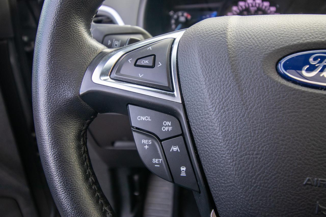 2022 Ford Edge Titanium AWD Photo5