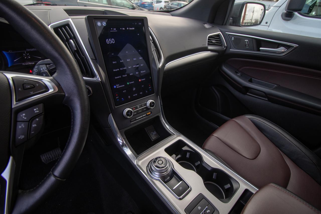 2022 Ford Edge Titanium AWD Photo5