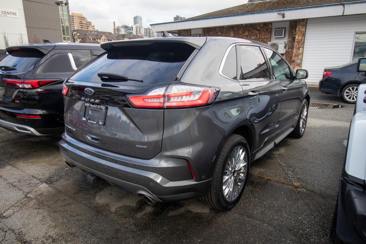2022 Ford Edge Titanium AWD Photo4