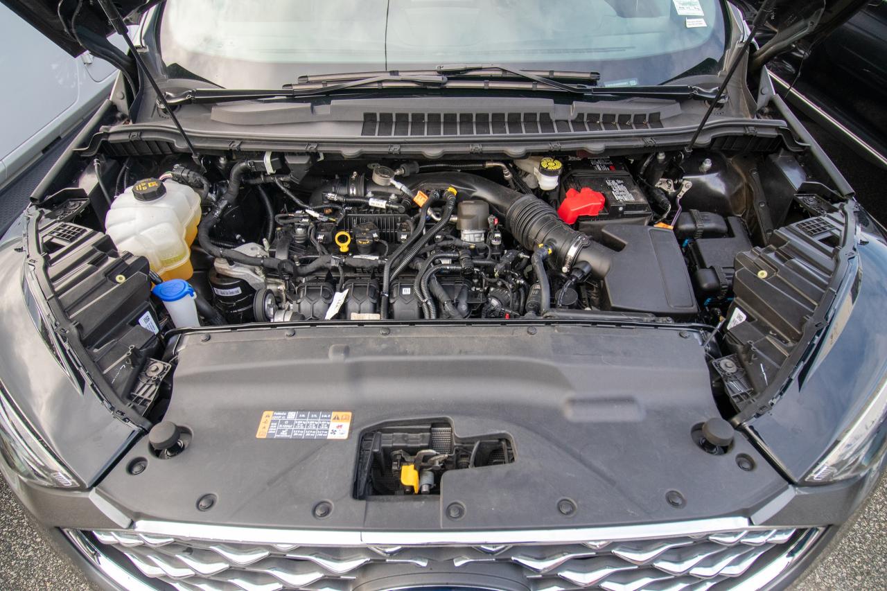 2022 Ford Edge Titanium AWD Photo5