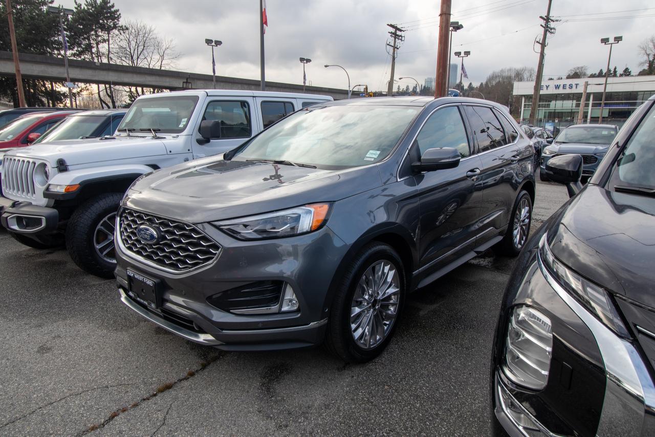 2022 Ford Edge Titanium AWD Photo1