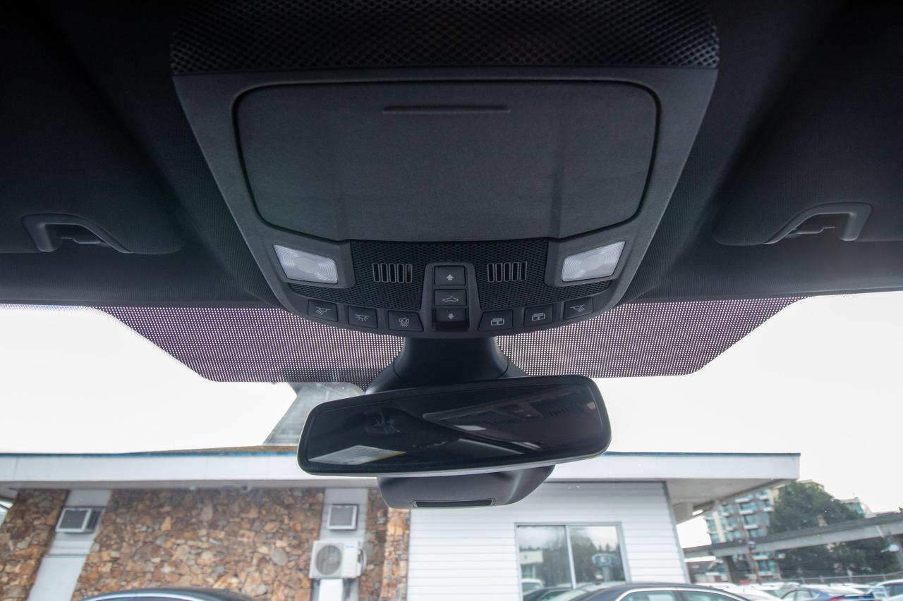 2022 Ford Edge Titanium AWD Photo5