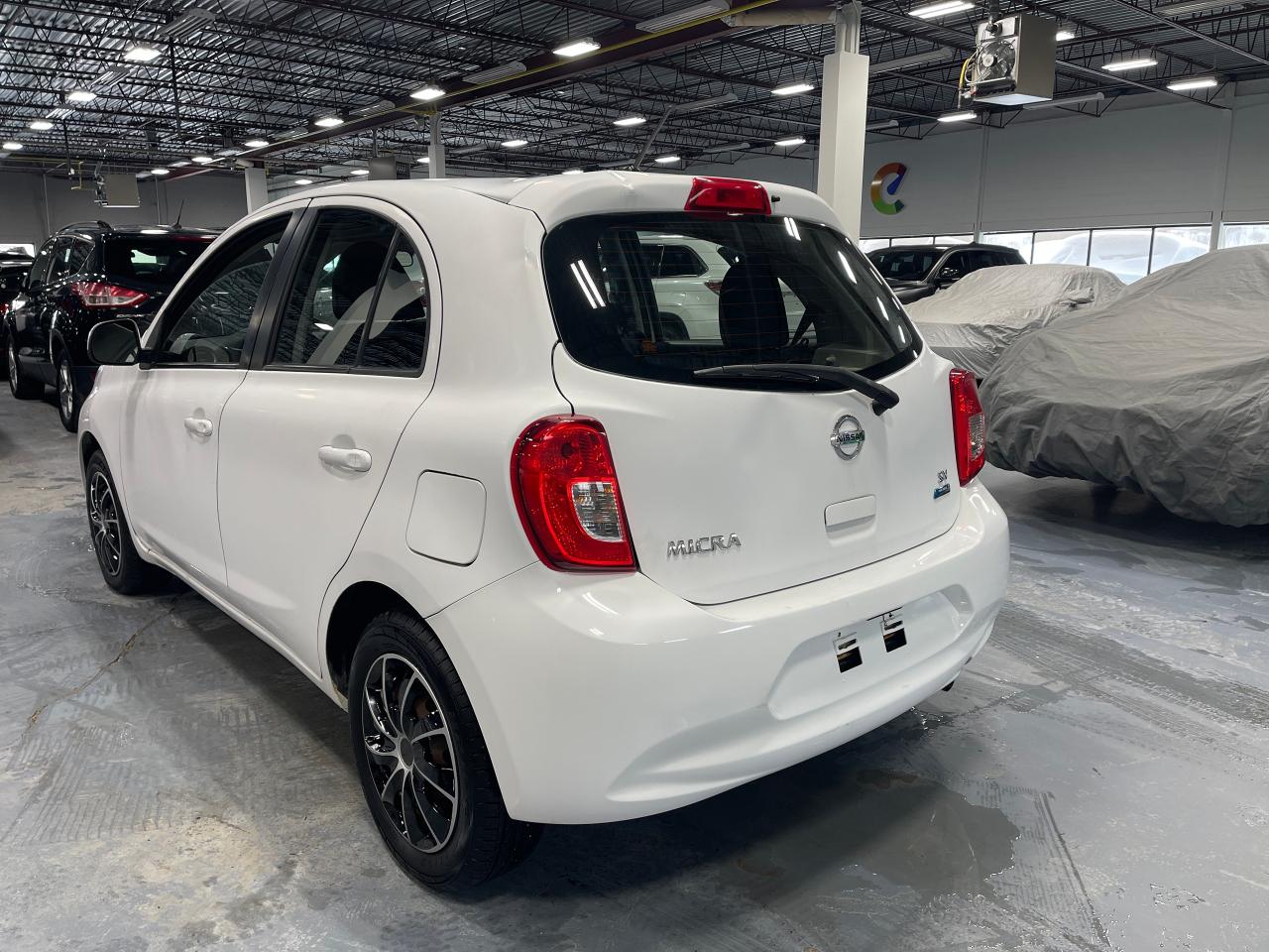 2015 Nissan Micra SV Photo2