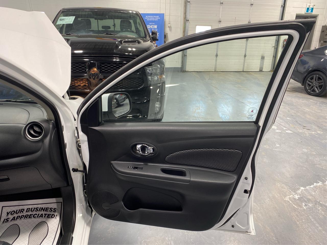 2015 Nissan Micra SV Photo