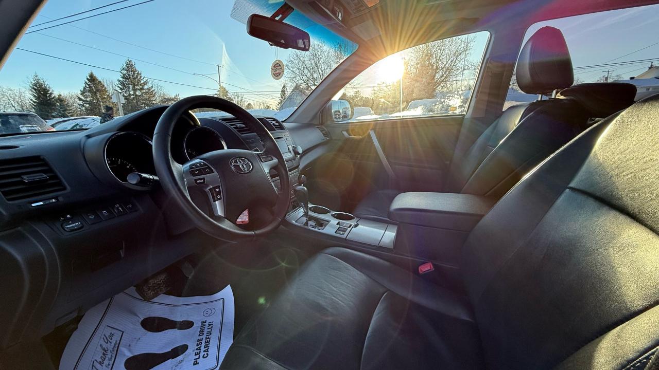 2013 Toyota Highlander  - Photo #18