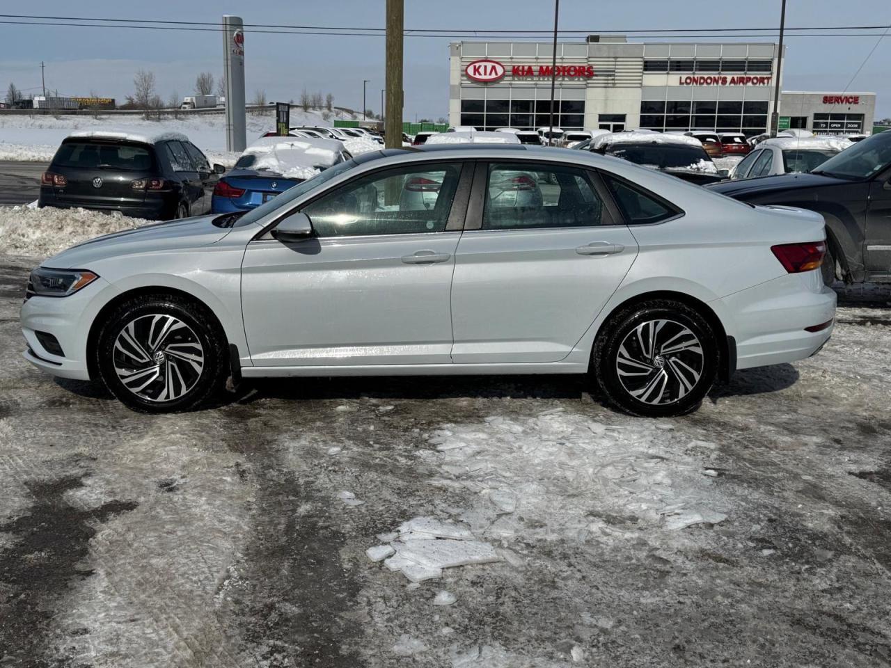 2019 Volkswagen Jetta EXECLINE, MANUAL, ONLY 109KMS, LOADED, CERTIFIED - Photo #2