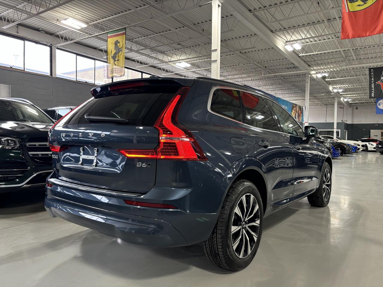 2023 Volvo XC60 B6 Core|AWD|NAV|WHITELEATHER|PANOROOF|360CAM|LED|+ - Photo #5