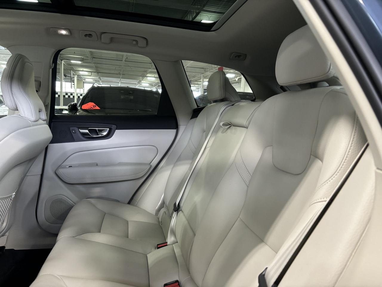 2023 Volvo XC60 B6 Core|AWD|NAV|WHITELEATHER|PANOROOF|360CAM|LED|+ - Photo #11
