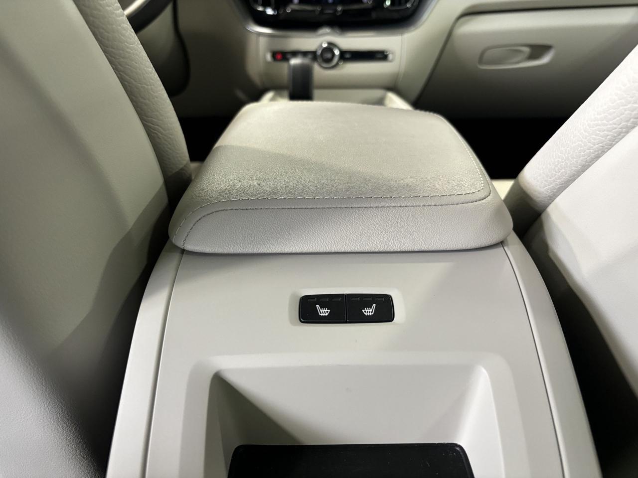 2023 Volvo XC60 B6 Core|AWD|NAV|WHITELEATHER|PANOROOF|360CAM|LED|+ - Photo #14