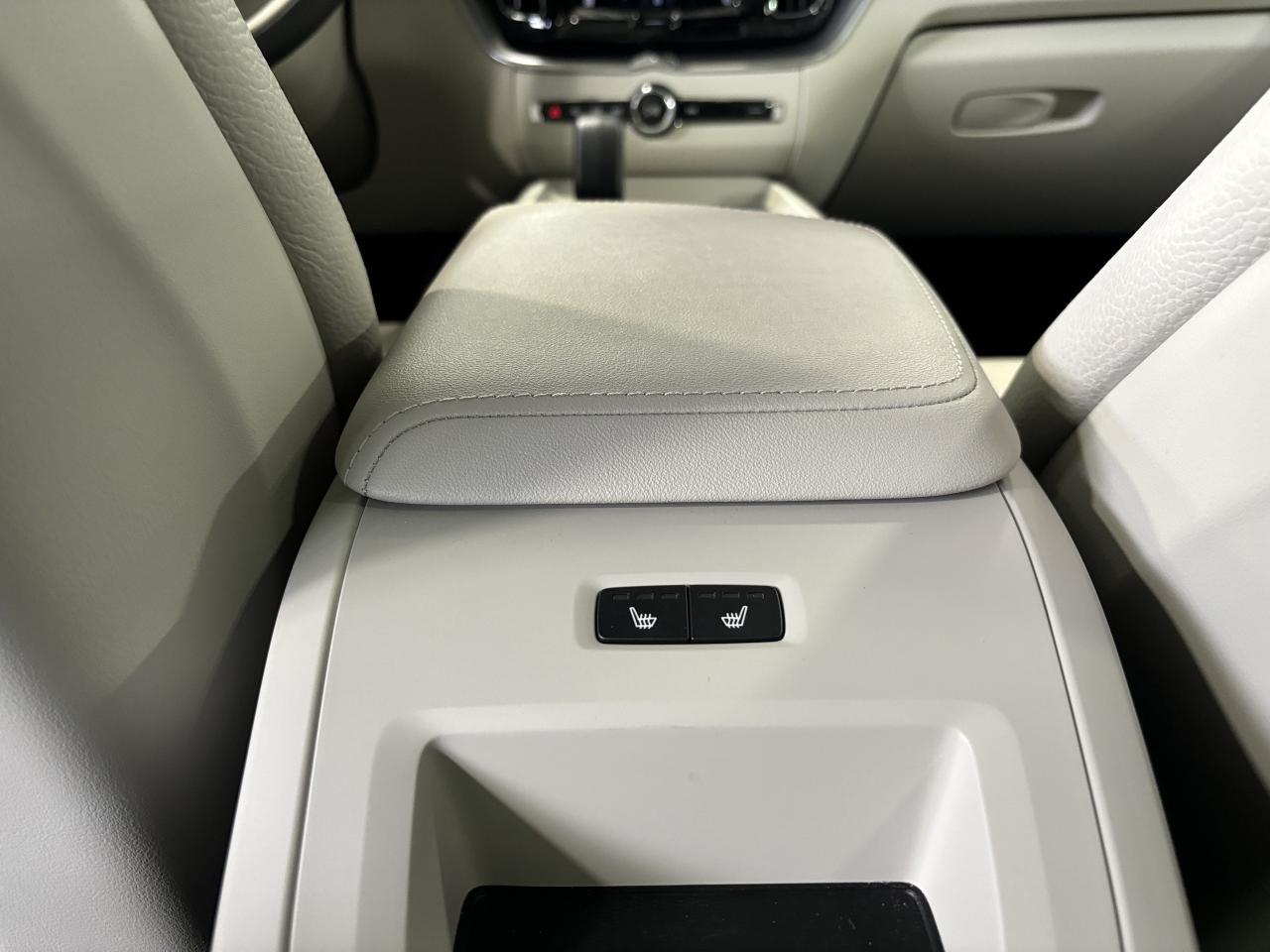 2023 Volvo XC60 B6 Core|AWD|NAV|WHITELEATHER|PANOROOF|360CAM|LED|+ - Photo #14