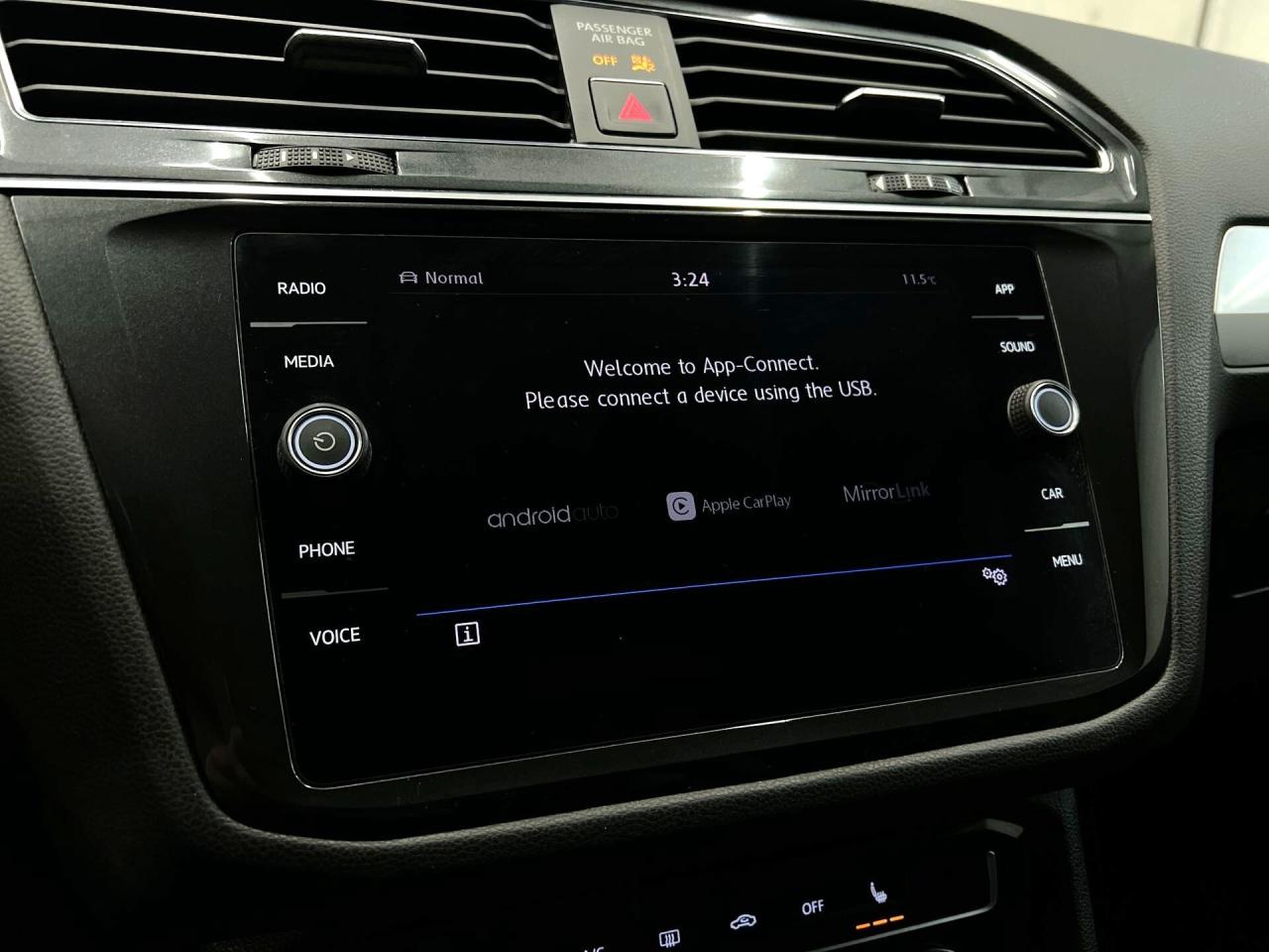 2018 Volkswagen Tiguan AWD | CARPLAY | HTD SEATS | REAR CAM | BLUETOOTH Photo