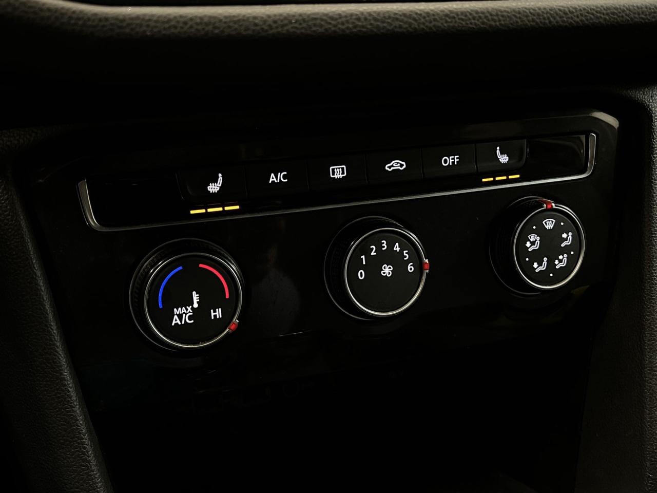 2018 Volkswagen Tiguan AWD | CARPLAY | HTD SEATS | REAR CAM | BLUETOOTH Photo