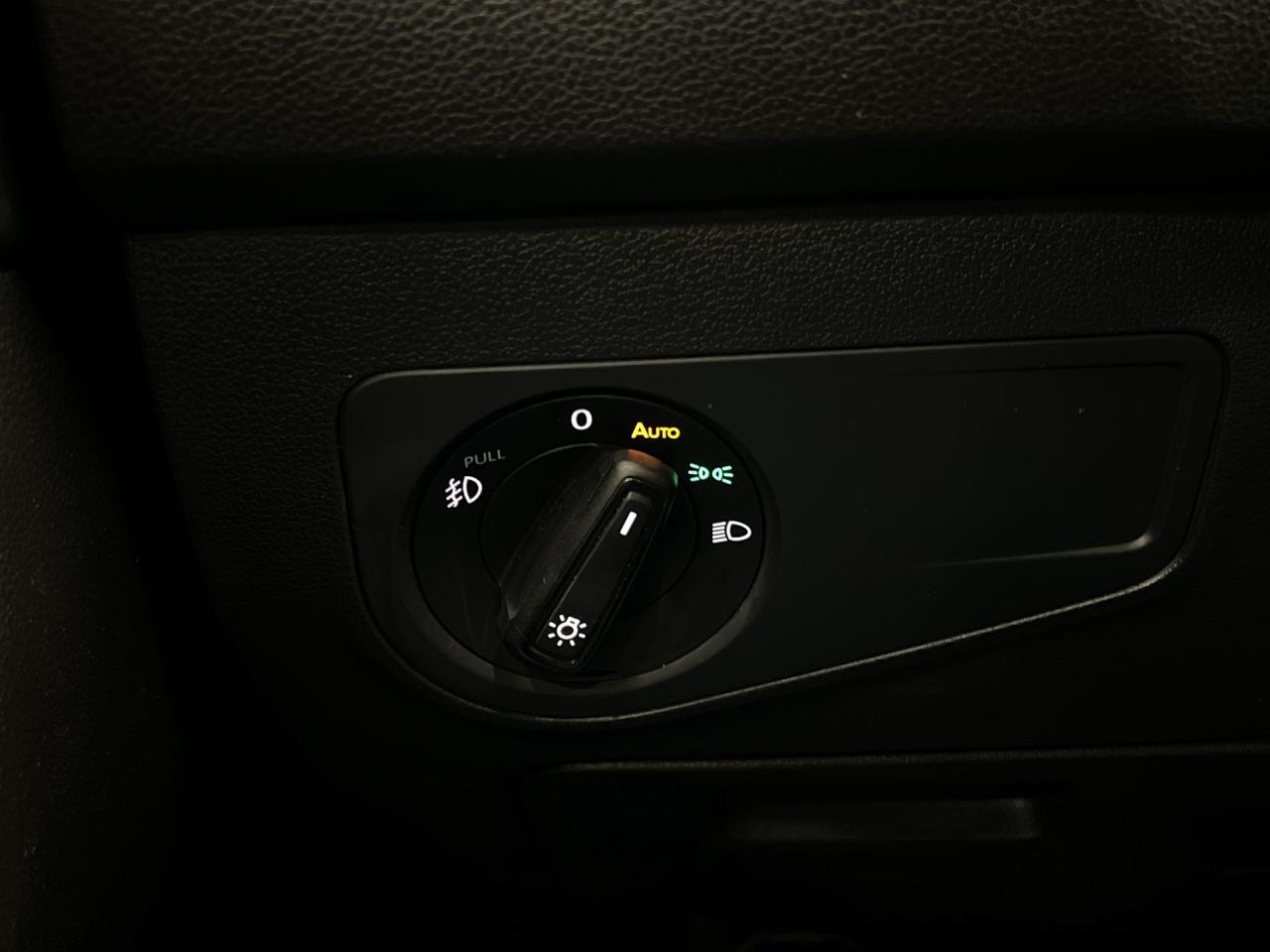 2018 Volkswagen Tiguan AWD | CARPLAY | HTD SEATS | REAR CAM | BLUETOOTH Photo