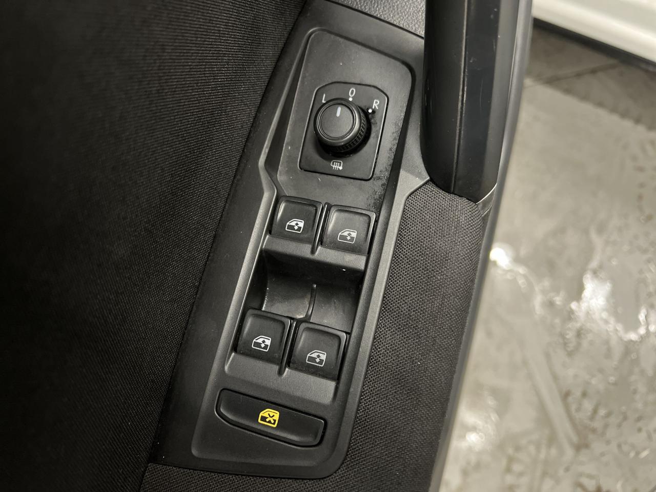 2018 Volkswagen Tiguan AWD | CARPLAY | HTD SEATS | REAR CAM | BLUETOOTH Photo