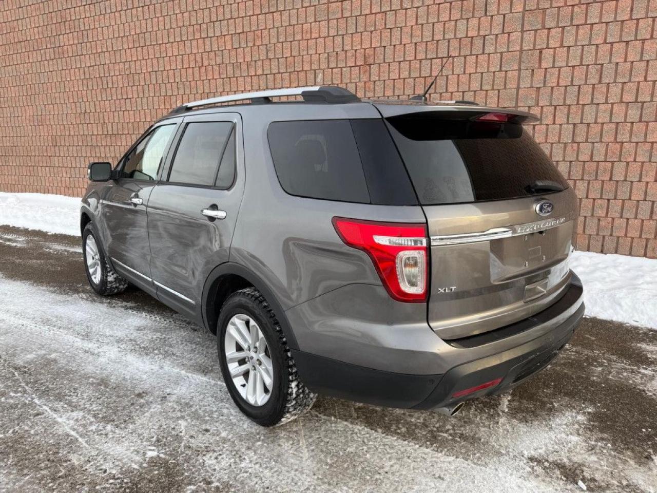 2013 Ford Explorer XLT |LEATHER|NAVI|BACKUP CAM|REMOTE STARTER|HEATED SEATS|7 PASS| - Photo #3