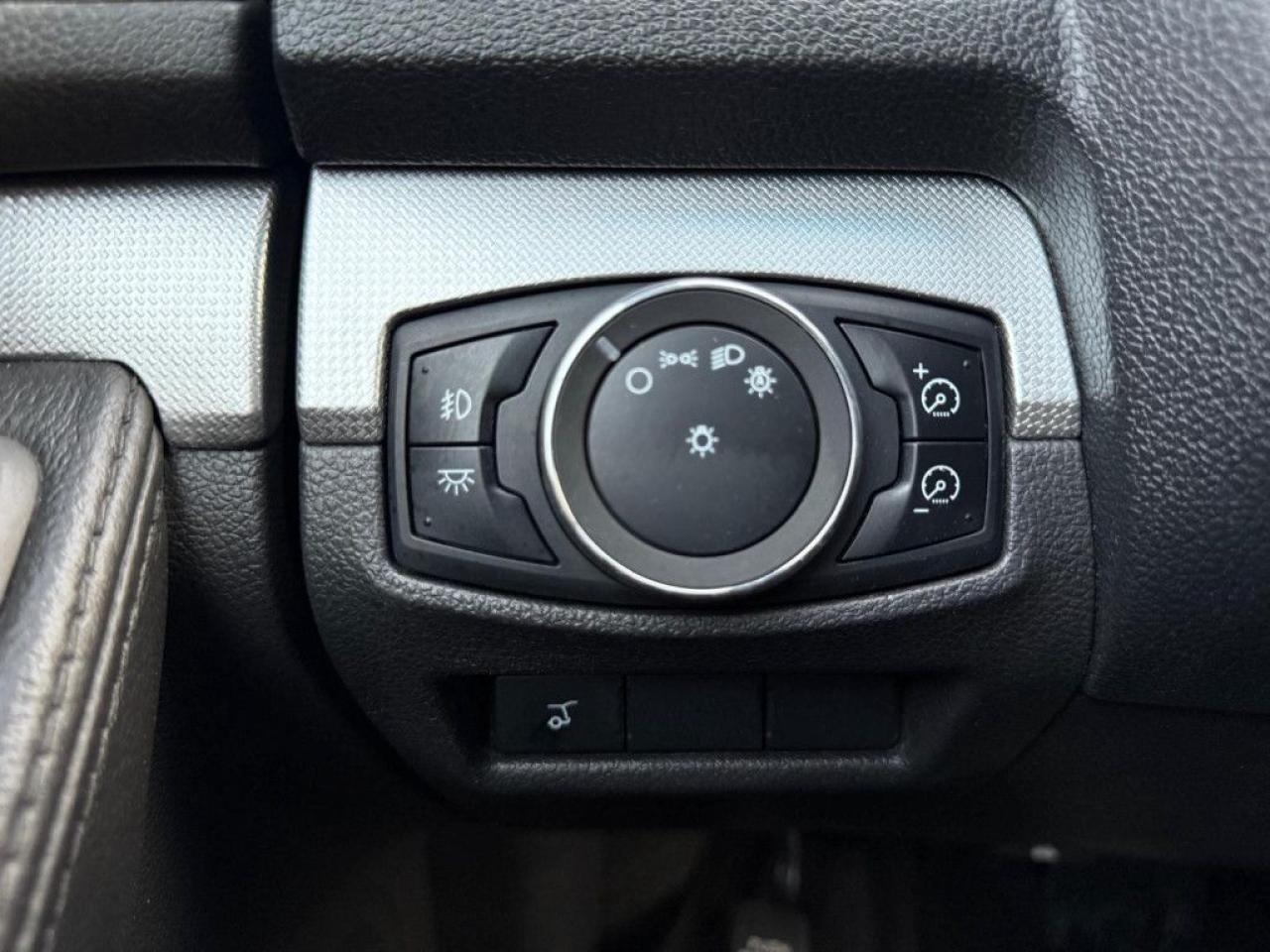 2013 Ford Explorer XLT |LEATHER|NAVI|BACKUP CAM|REMOTE STARTER|HEATED SEATS|7 PASS| - Photo #26