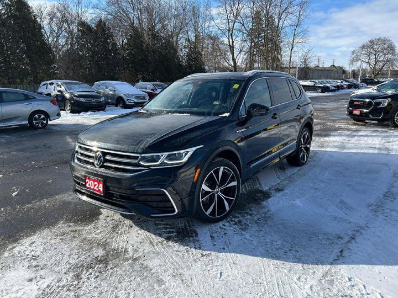 Used 2024 Volkswagen Tiguan Highline R-Line 4Motion | Leather | Moonroof | Nav | Heated Seats & Steering | Apple CarPlay for sale in Guelph, ON