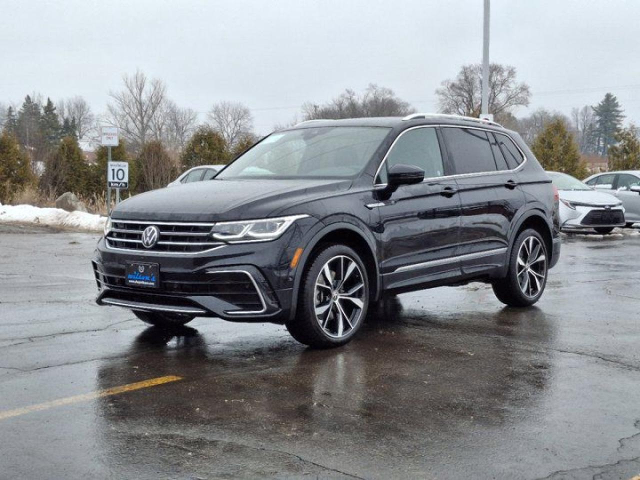 Used 2024 Volkswagen Tiguan Highline R-Line 4Motion | Leather | Moonroof | Nav | Heated Seats & Steering | Apple CarPlay for sale in Guelph, ON