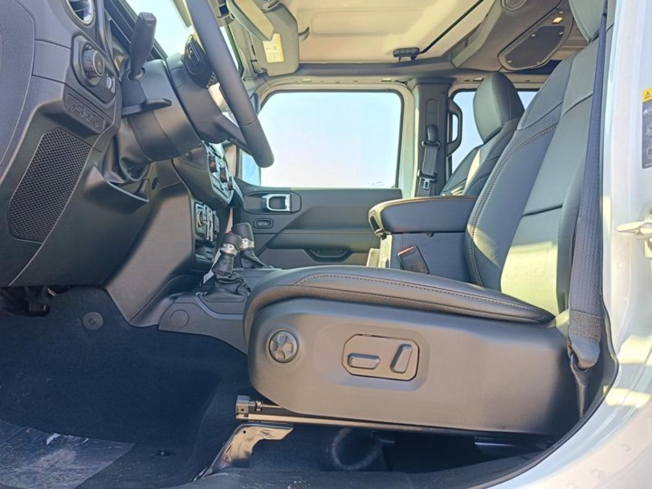 2025 Jeep Wrangler Sahara Photo