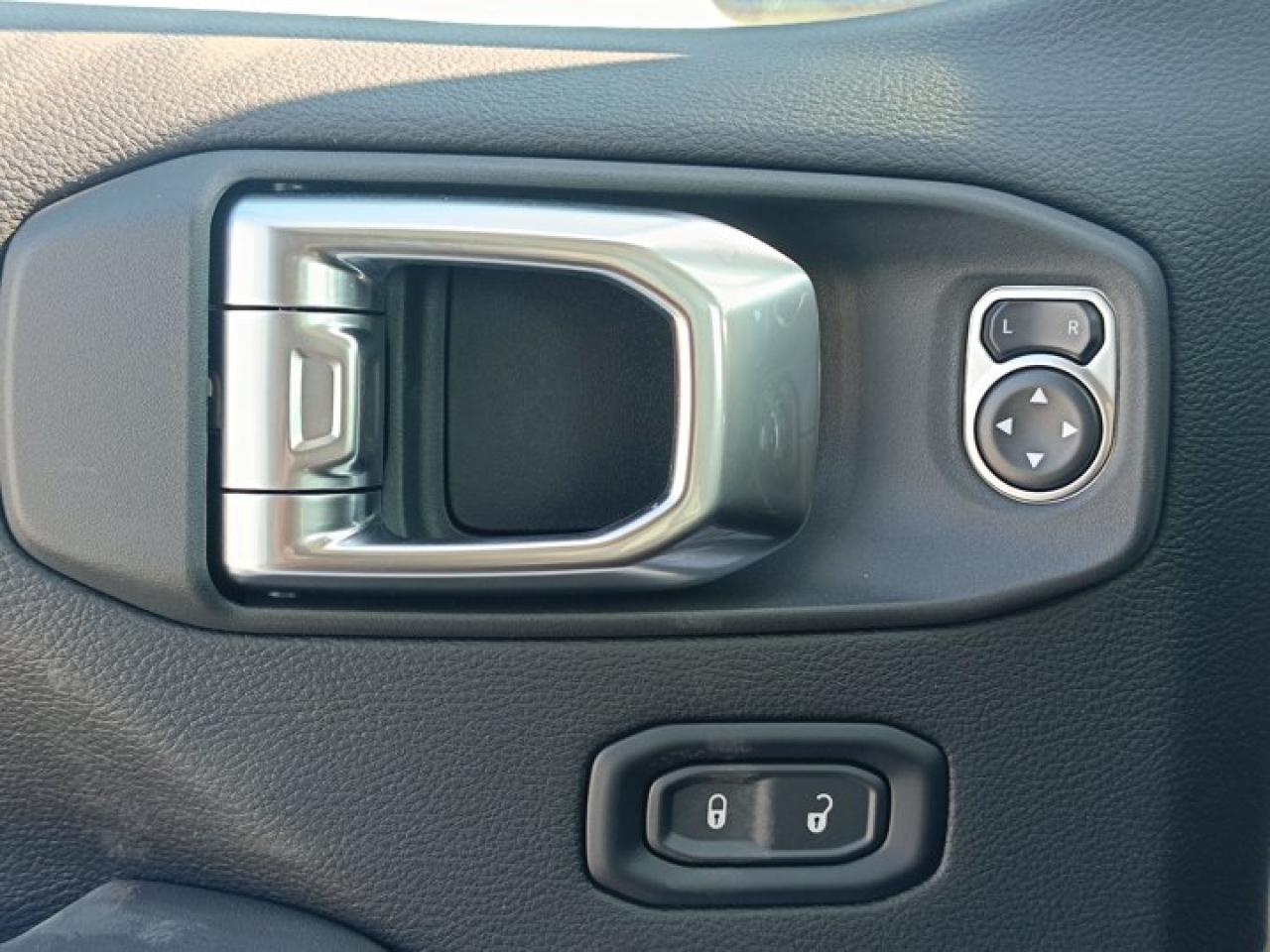 2025 Jeep Wrangler Sahara Photo