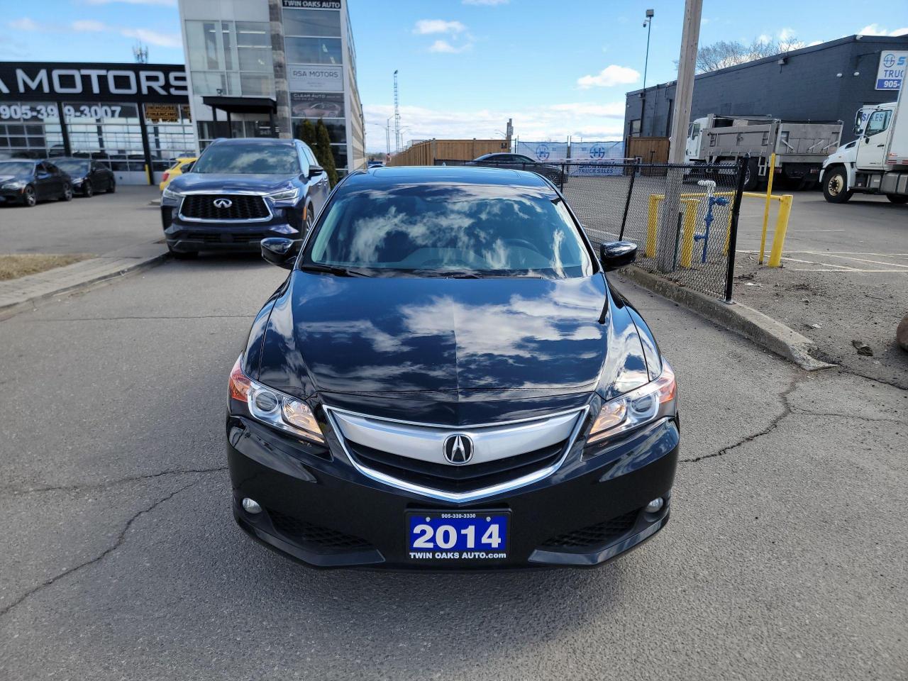2014 Acura ILX Tech Pkg | LOW KMS! - Photo #2
