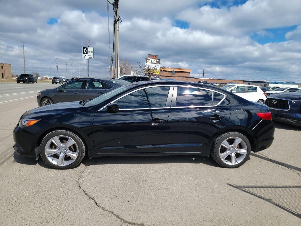 2014 Acura ILX Tech Pkg | LOW KMS! - Photo #8