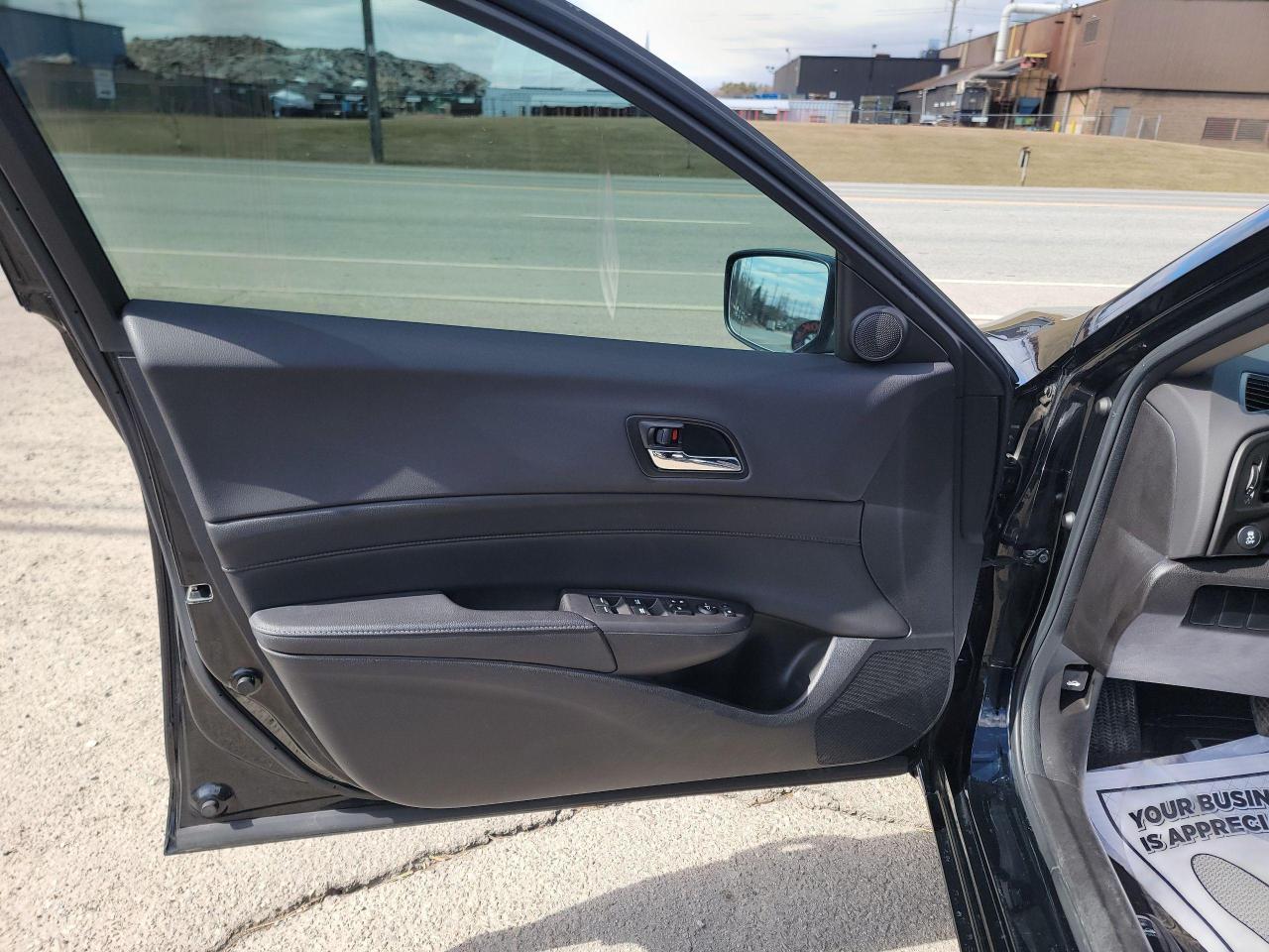 2014 Acura ILX Tech Pkg | LOW KMS! - Photo #11