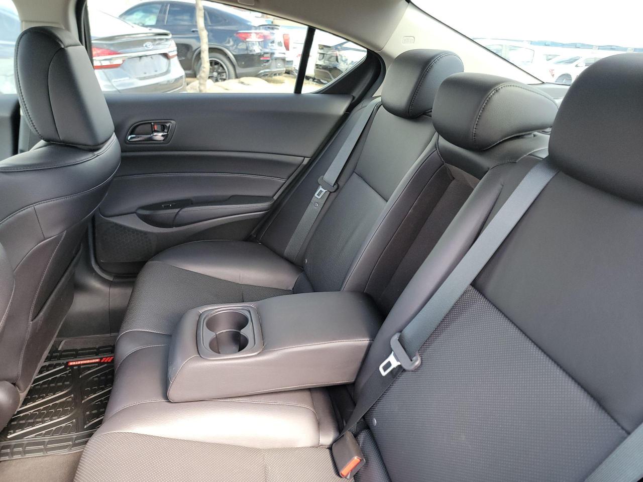 2014 Acura ILX Tech Pkg | LOW KMS! - Photo #13