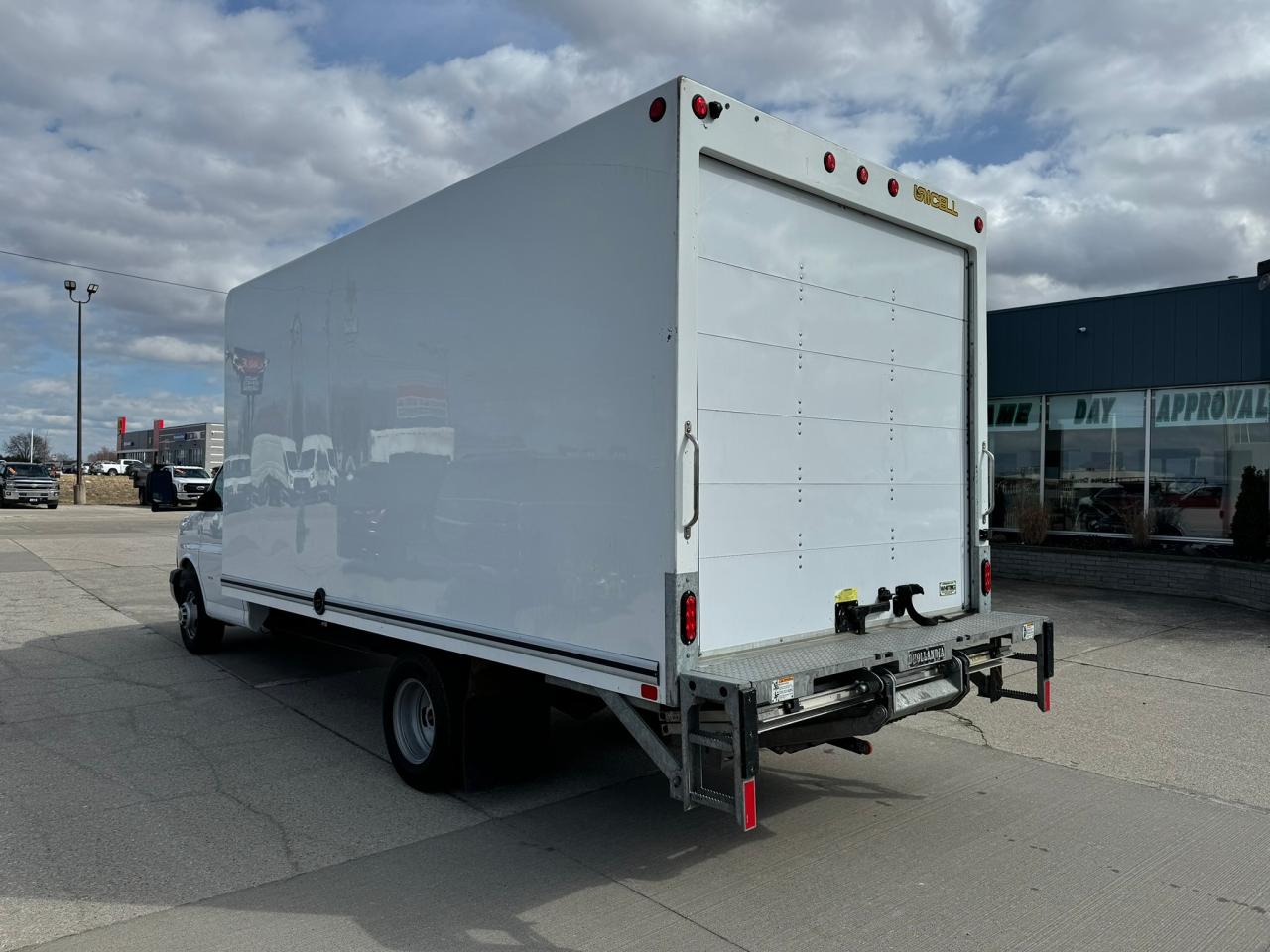 2023 GMC Savana 3500 VAN 177" Photo