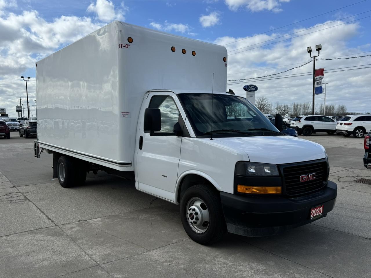 2023 GMC Savana 3500 VAN 177" Photo