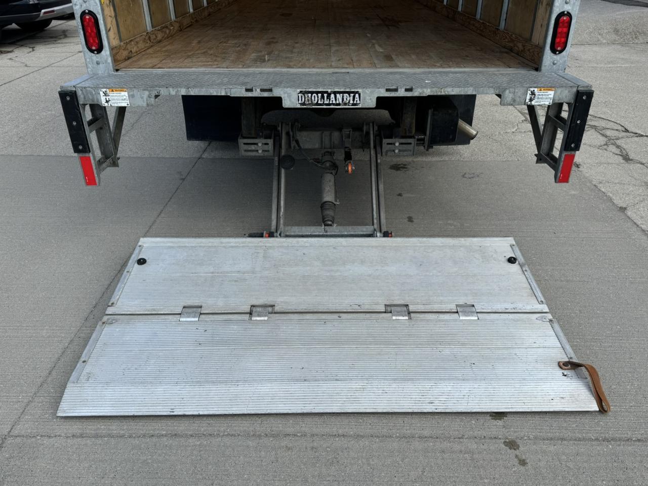 2023 GMC Savana 3500 VAN 177" Photo