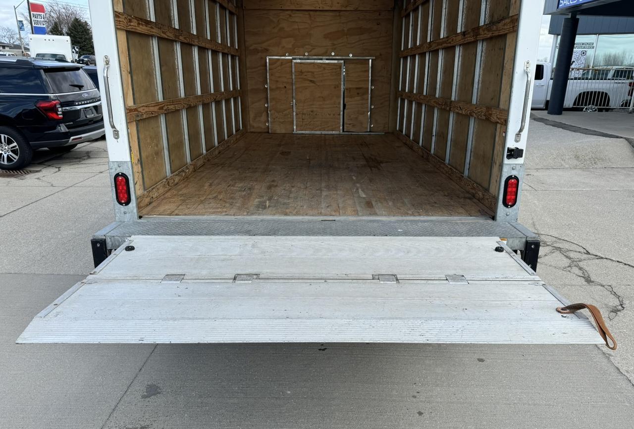 2023 GMC Savana 3500 VAN 177" Photo