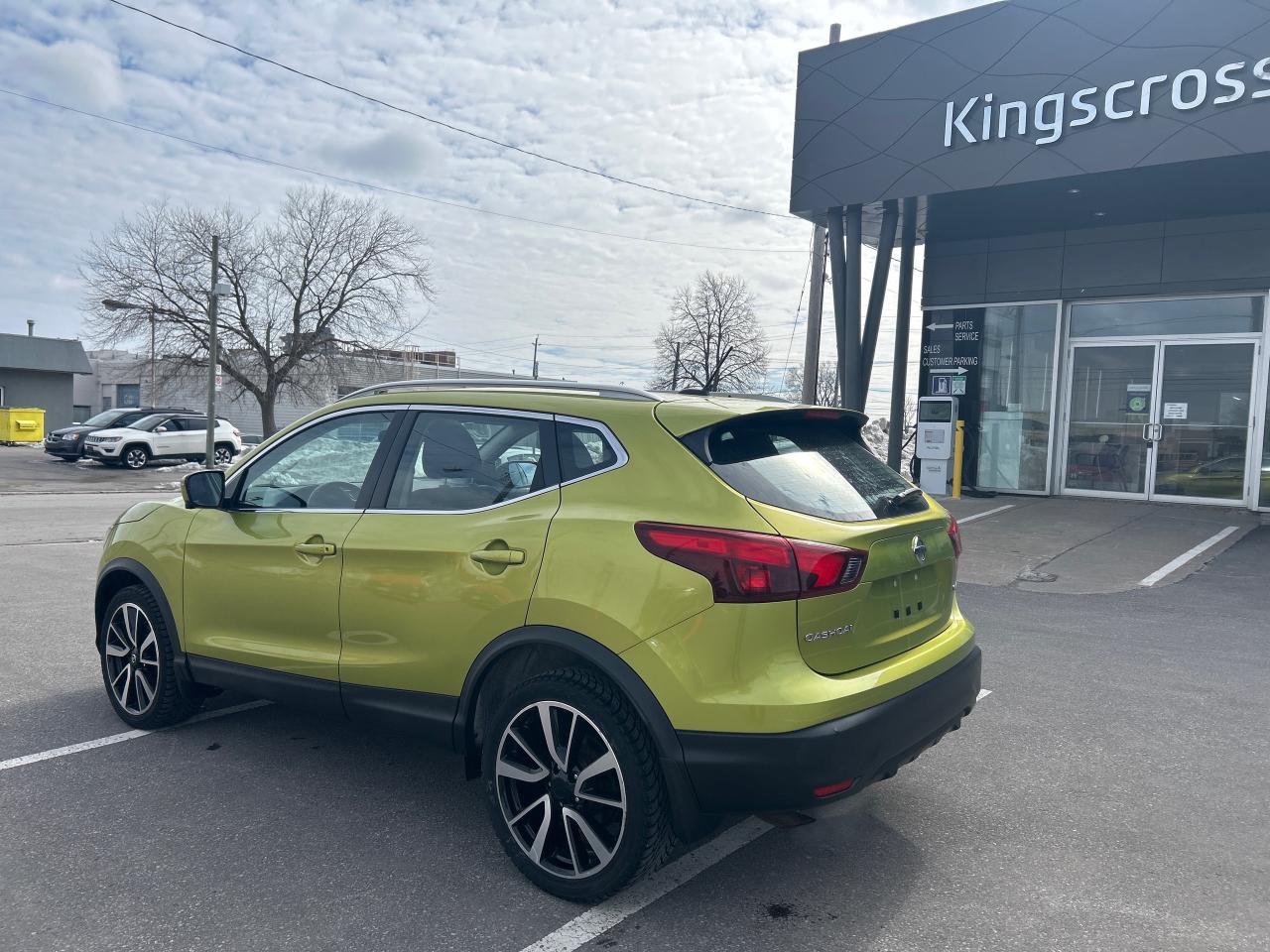 2017 Nissan Qashqai SL AWD CVT Photo2